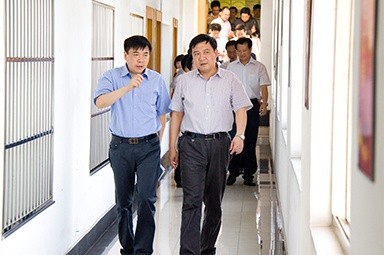 2012年7月5日，时任黄冈市委书记李卫宁一行调研公司党建工作