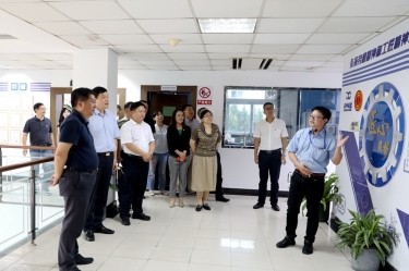 2020年7月29日，时任浙江省政协常委、社法委副主任、省总工会副主席、一级巡视员董建伟莅临918.com纸业调研新时期工匠造就工作